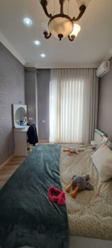 İnşatçılar prospekti,Statistika komitəsinin yanı Köhnə Tikili, -5