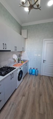 İnşatçılar prospekti,Statistika komitəsinin yanı Köhnə Tikili, -8